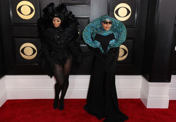 Hết hồn với "thảm họa" thời trang tại Grammy 2023